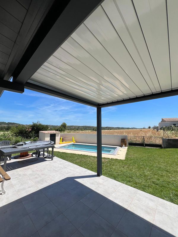 Pergola Matest posée par Colombeau Alu