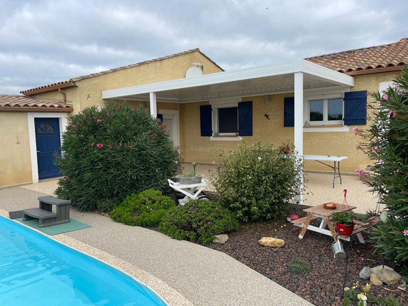 Pergola bioclimatique Matest posée par Colombeau Alu