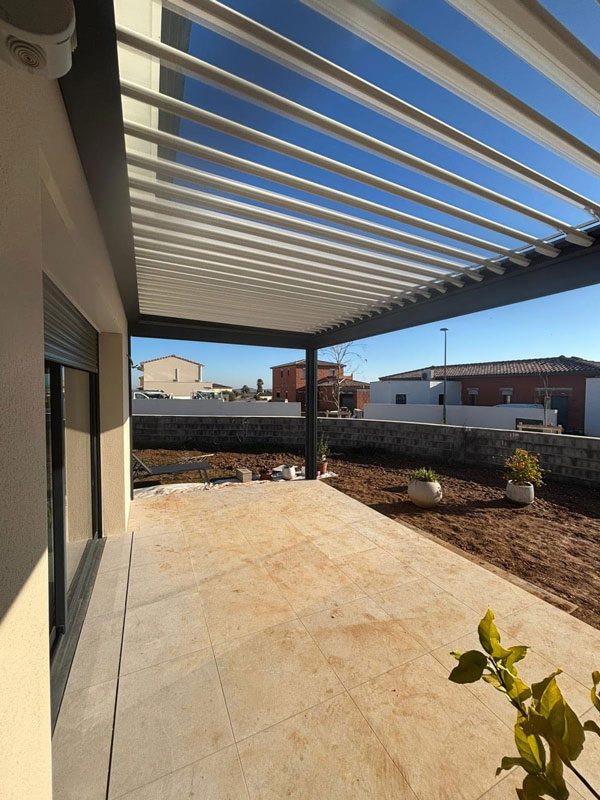 pergola MATEST et stores ZipScreens de chez ROMA