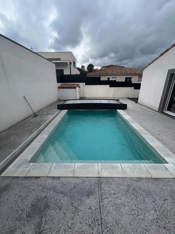 Abri de piscine posé par les équipes de Columbeau Alu