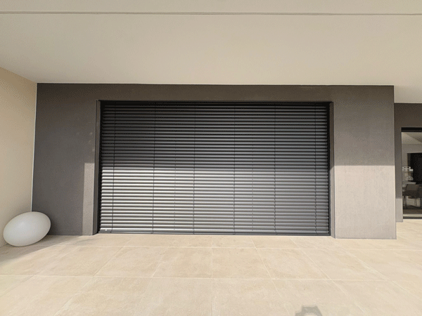 Brise Soleil ROMA posé par les équipes de Columbeau Alu
