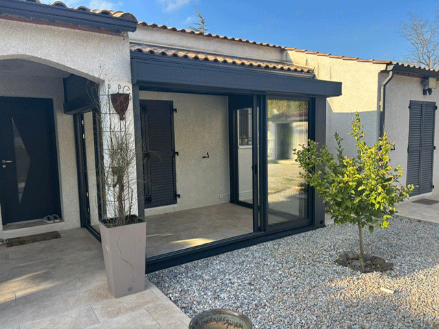 Pose d'une veranda SOKO par Colombeau Alu Beziers